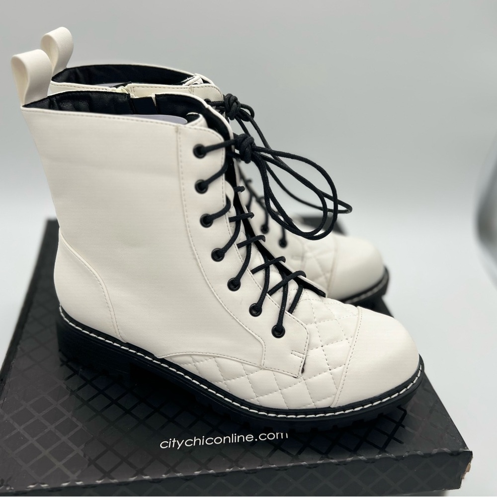 City Chic WIDE FIT ANKLE BOOT LACE UP IN WHITE, SIZE 10